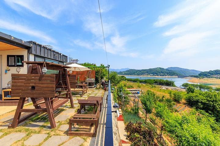 황매산 문워크 카라반 펜션 캠핑