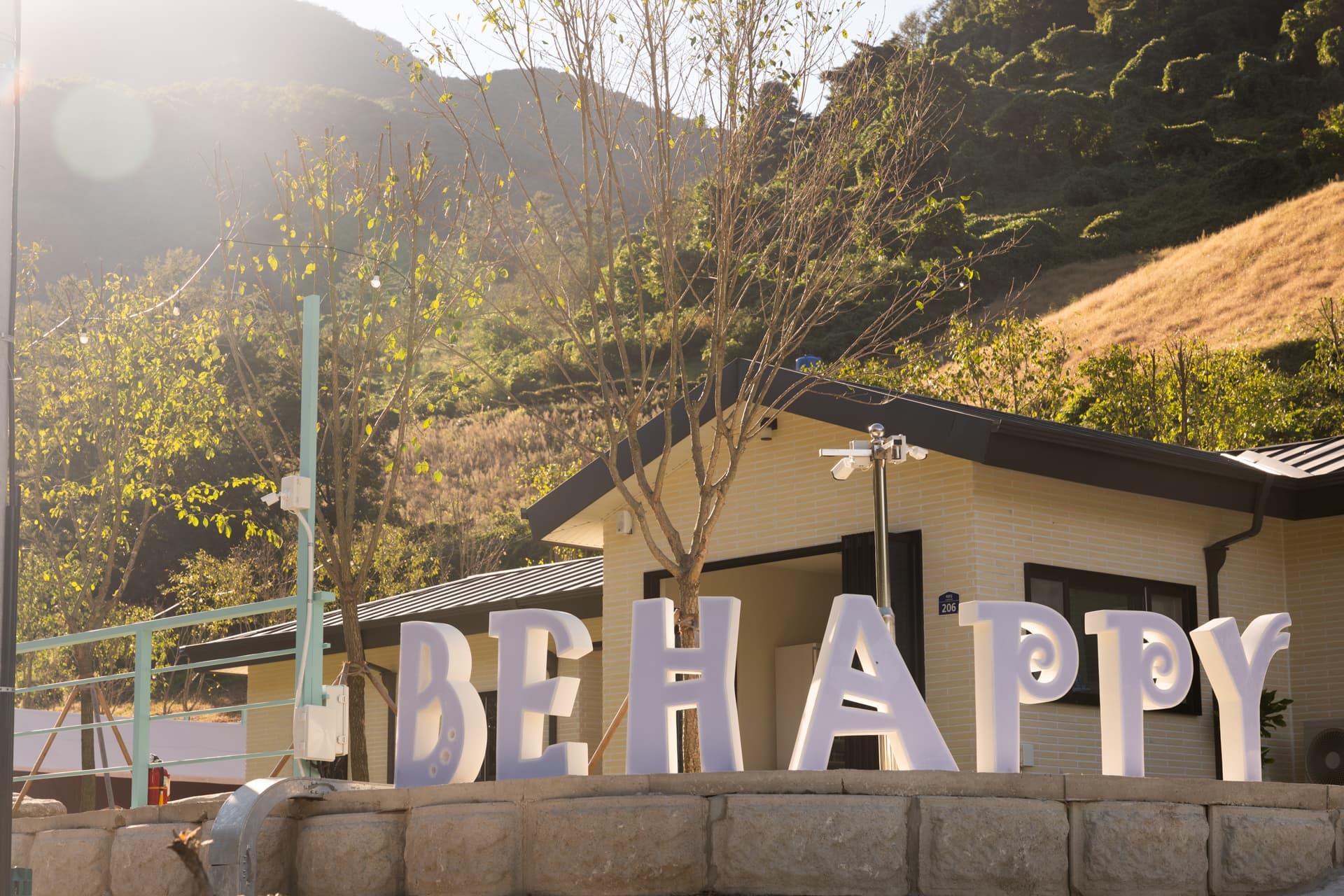 BE HAPPY 이미지 3